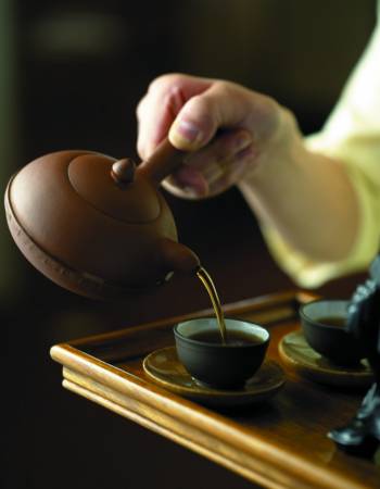 紫砂壶图片：喝完生普后再喝白茶为什么嘴里是酸的？ - 美壶网