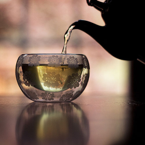 紫砂壶图片：茶需经过十七道大难关方称得上好茶 - 美壶网