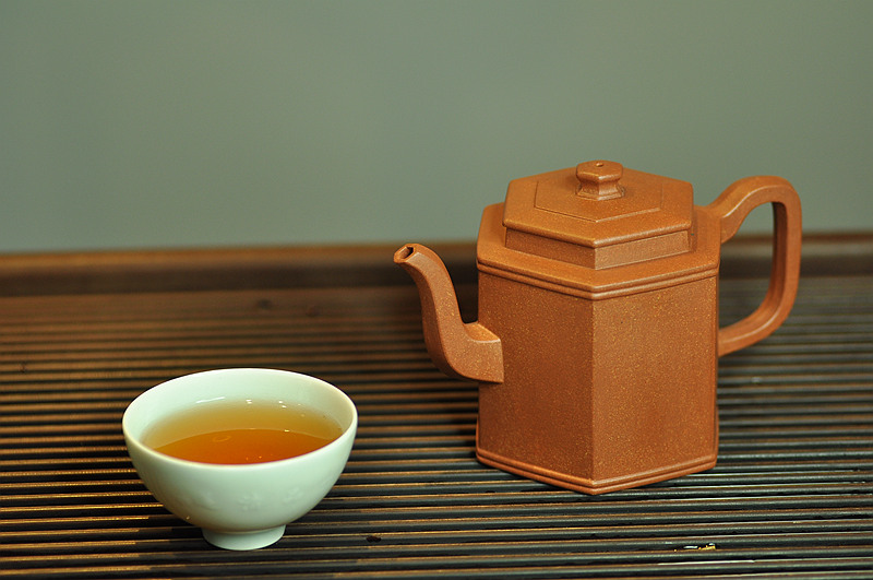 紫砂壶图片：来源：✿ 所有的茶叶功效都全了！永别三高！ - 美壶网