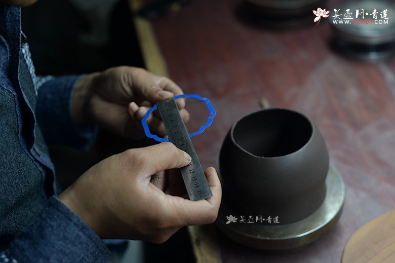 紫砂壶图片：酒虎老师全手工筋纹器太极如意制作过程 美壶分享~ - 美壶网