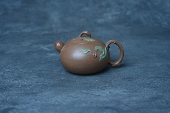 紫砂壶图片：美壶特惠 潜力股董静老师精品老段泥双色寿桃壶 茶人醉爱 - 美壶网