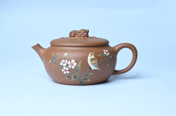 紫砂壶图片：美壶特惠 优质降坡泥花鸟听兔壶 茶人醉爱 - 美壶网